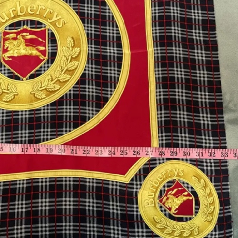 Burberry scarf - Picture 3 of 8